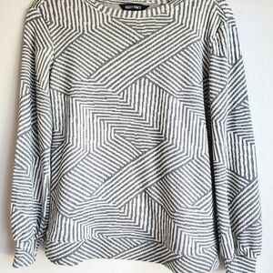 Ellen Tracy Black and White Geometric Women's Lightweight Sweater